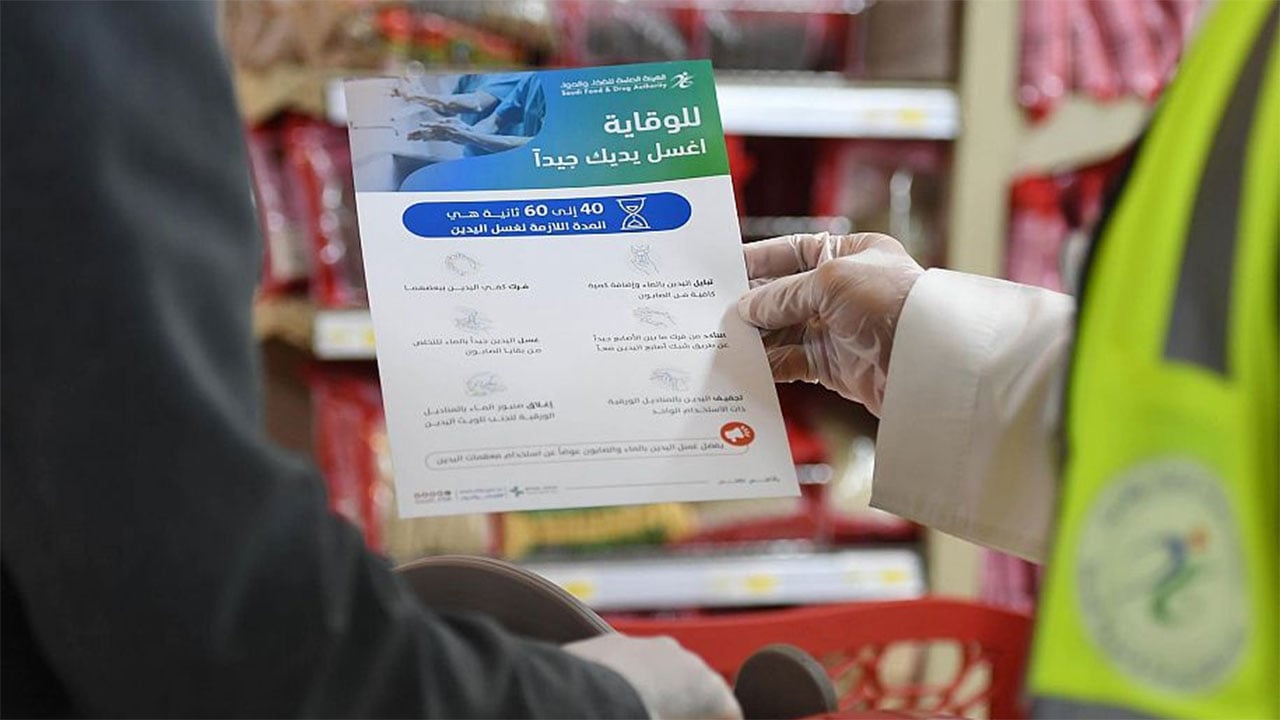 إغلاق ومخالفة 200 محل تجاري بأملج في يونيو لمخالفة الإجراءات الاحترازية