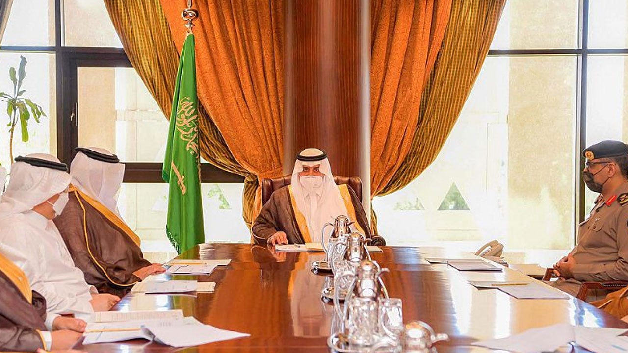 أمير تبوك يرأس اجتماع اللجنة التنفيذية للإسكان التنموي بالمنطقة