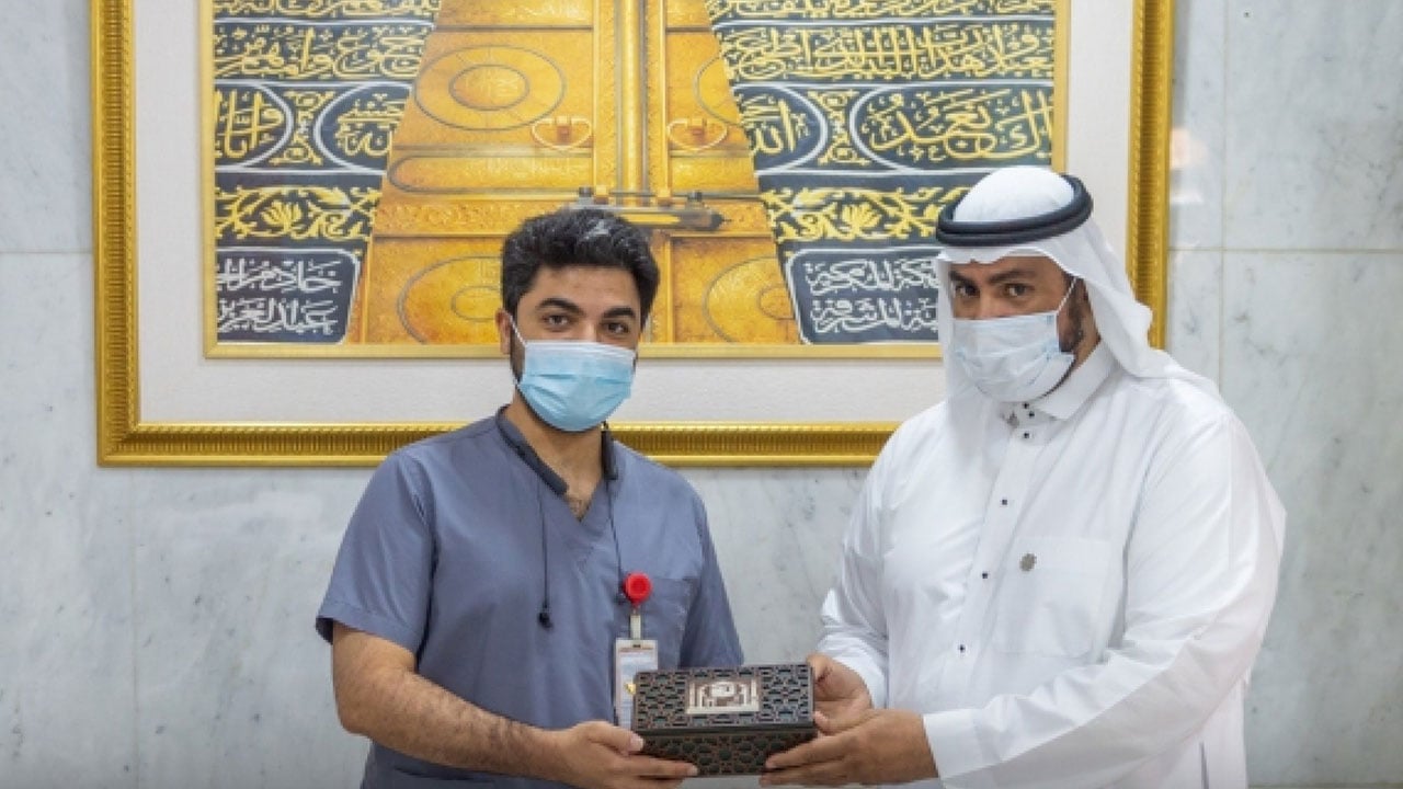 «رئاسة الحرمين» تكرم منسوبي الصحة المشاركين في حملة التبرع بالدم