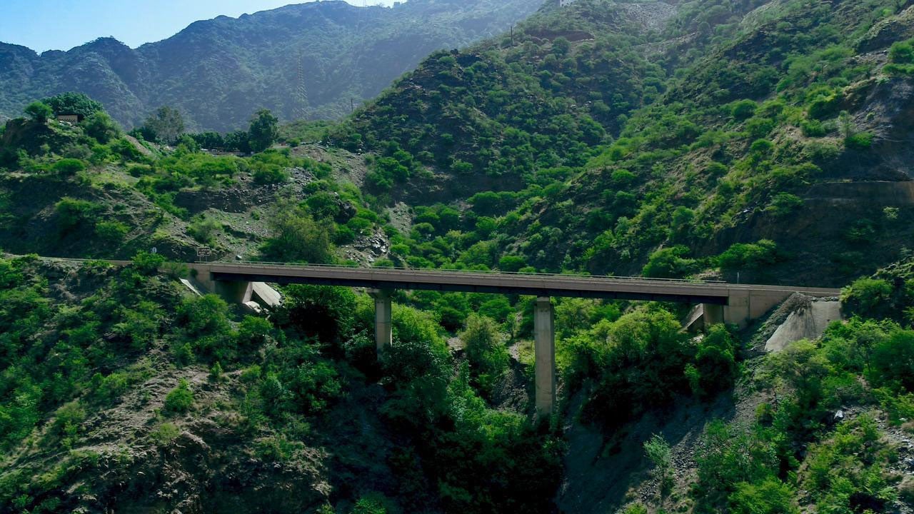 السياحة في عسير تجمع بين جمال الطبيعة والتاريخ والكرم