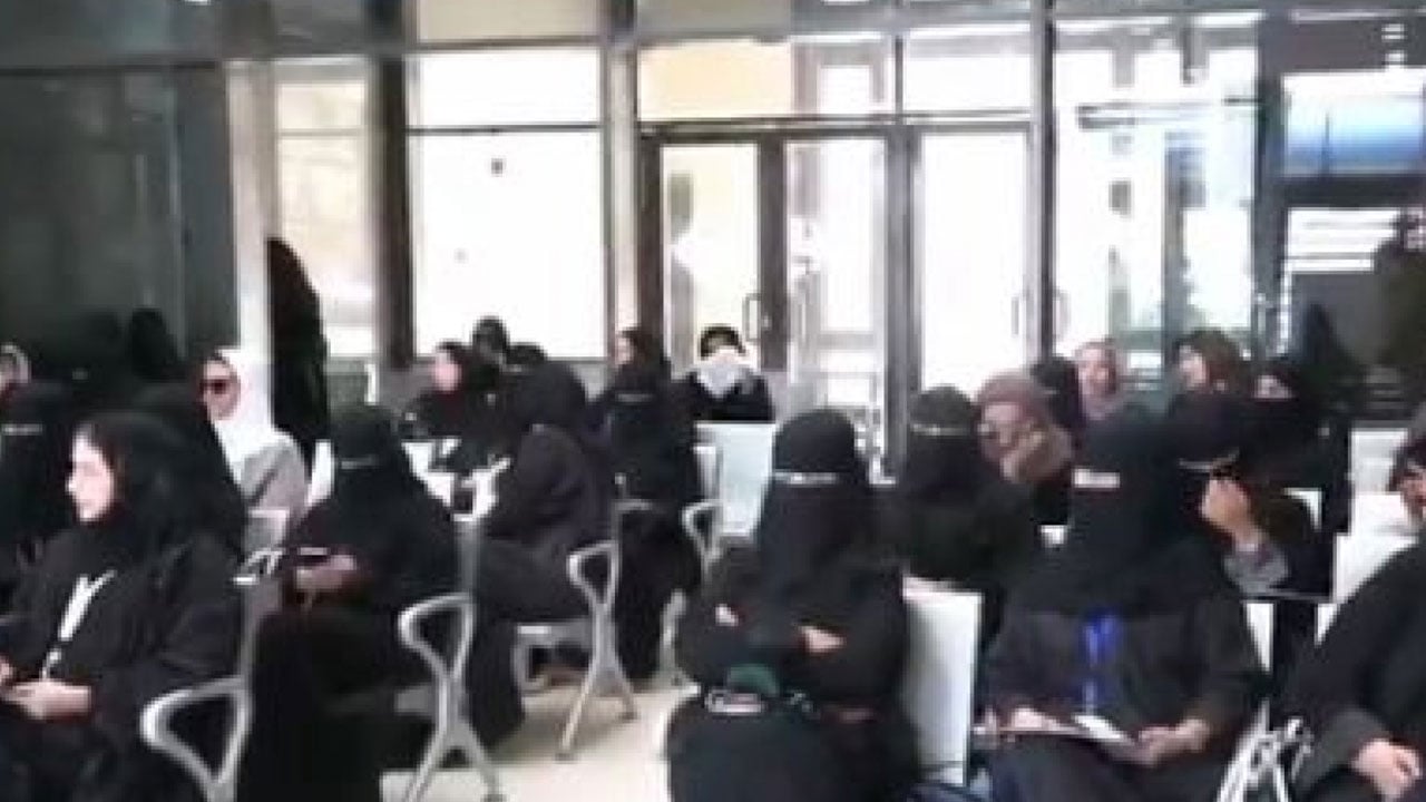 الإطاحة بشخص احتال على سبع نساء في عدد من مناطق المملكة