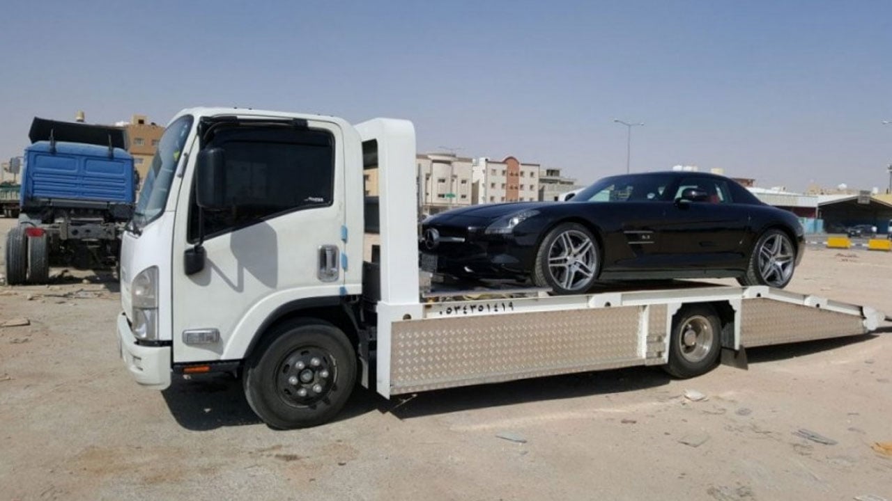 سائق «سطحة» سعودي يروي تجربته: الدخل يصل إلى 15 ألف ريال شهريًا