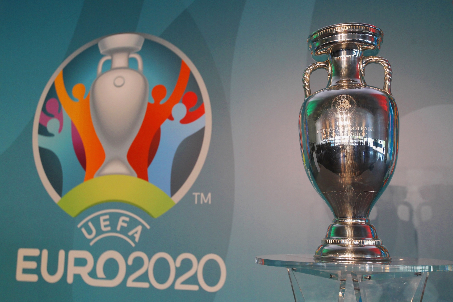 «يويفا» يعلن التشكيل المثالي لـ«يورو 2020»