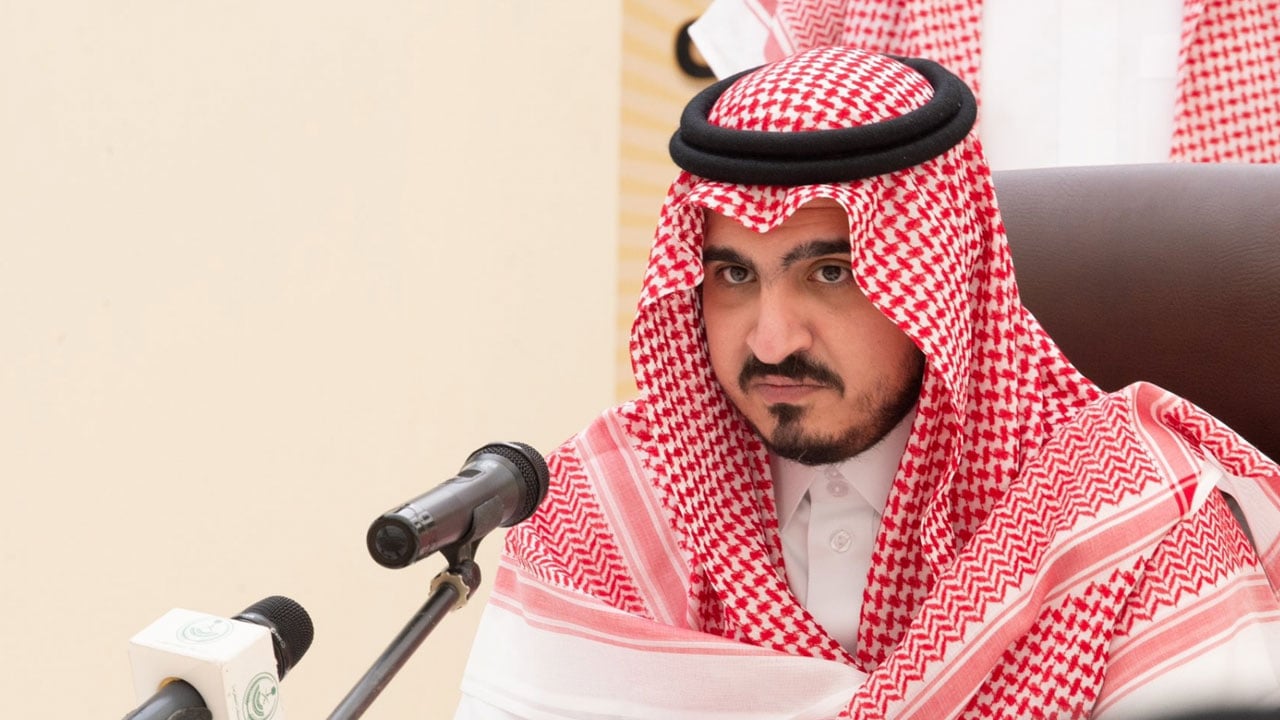 نائب أمير مكة يستعرض خطط الجهات المسؤولة عن موسم الحج