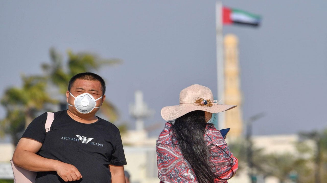 أبوظبي تفرض عزلًا جزئيًا للحد من تفشي كورونا الإثنين المقبل