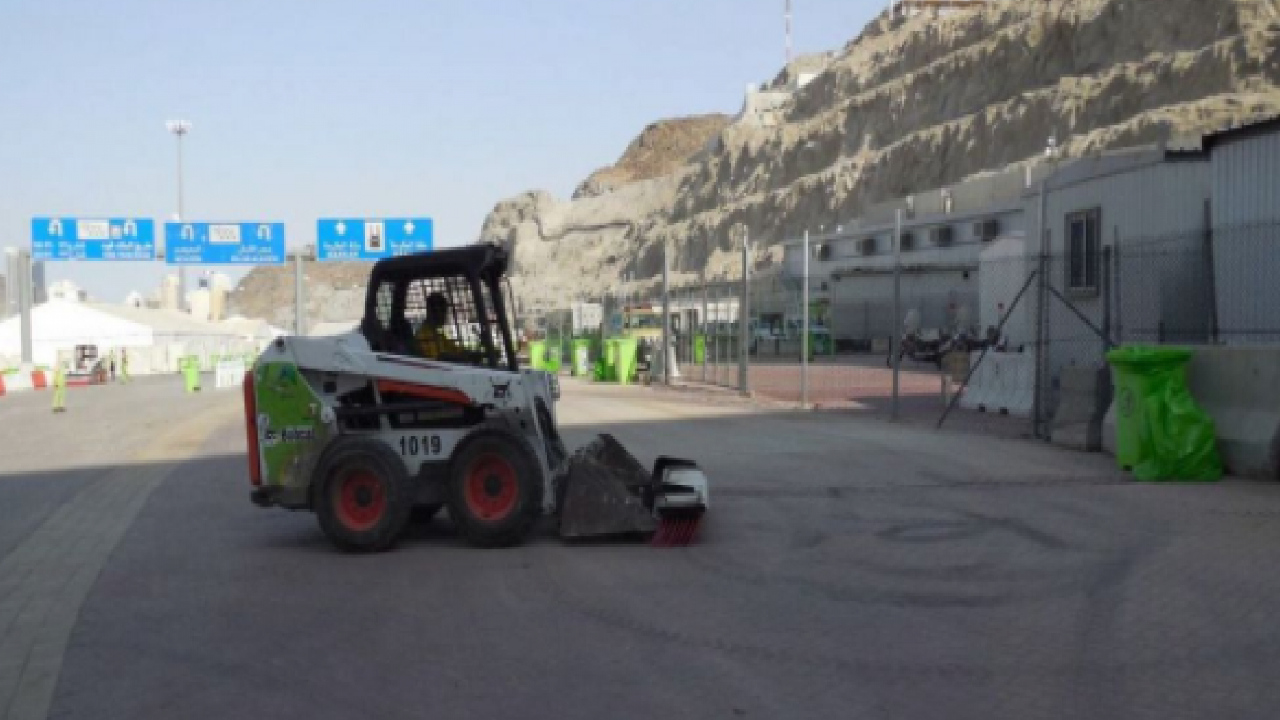 أمانة العاصمة المقدسة تبدأ أعمال النظافة بمشعر عرفات
