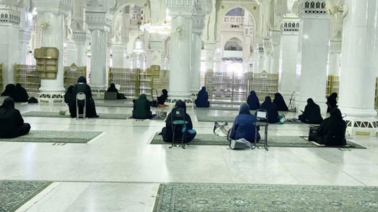 نجاح خطة تفويج قاصدات المسجد الحرام لأداء طواف الإفاضة
