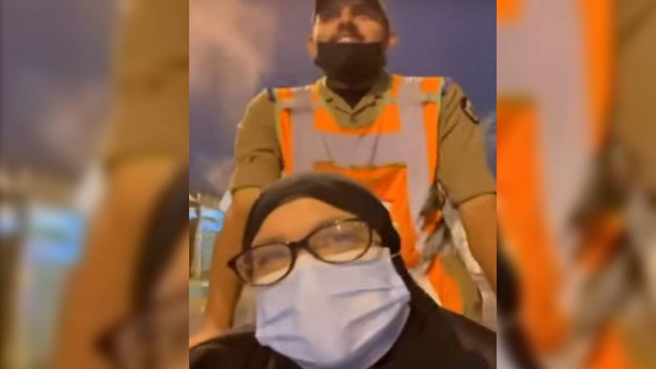 بابتسامة وسيلفي ودعاء.. حاجة مصرية تشيد بمساعدة رجل أمن لها