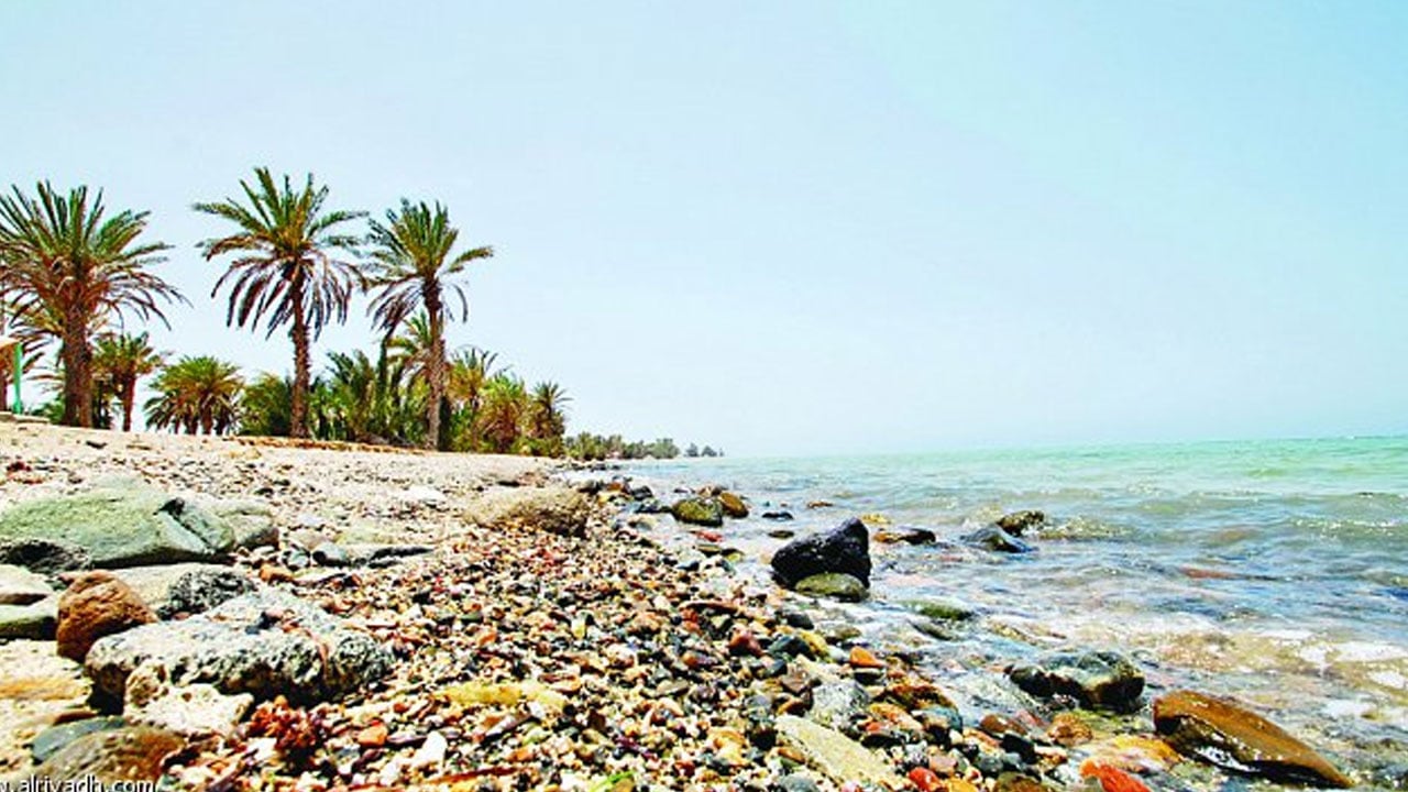شاطىء الهرابة.. أحد أجمل الوجهات السياحية المميزة بالمملكة