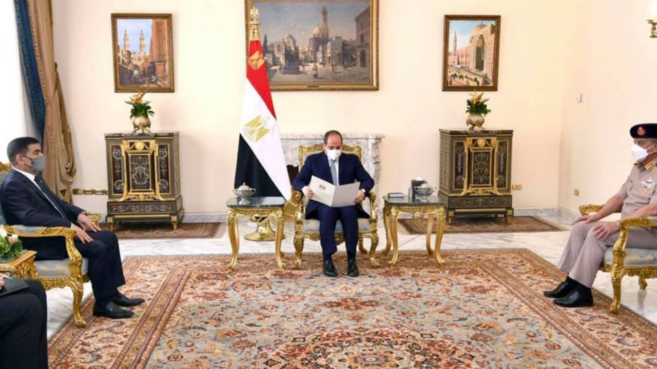 السيسي يؤكد دعم مصر للعراق في مكافحة الإرهاب