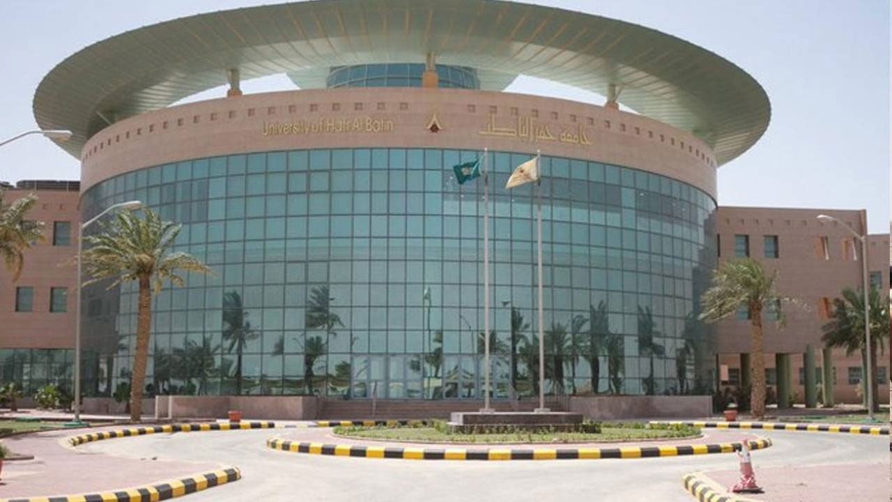 جامعة حفر الباطن تعلن عودة الدراسة حضوريًا.. و«توكلنا» شرط الدخول