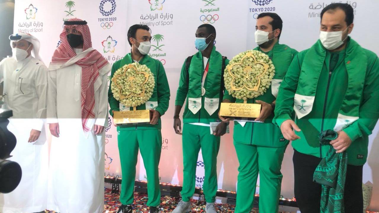 بالفيديو.. استقبال حافل لبطل الكاراتيه طارق حامدي لحظة وصوله إلى جدة