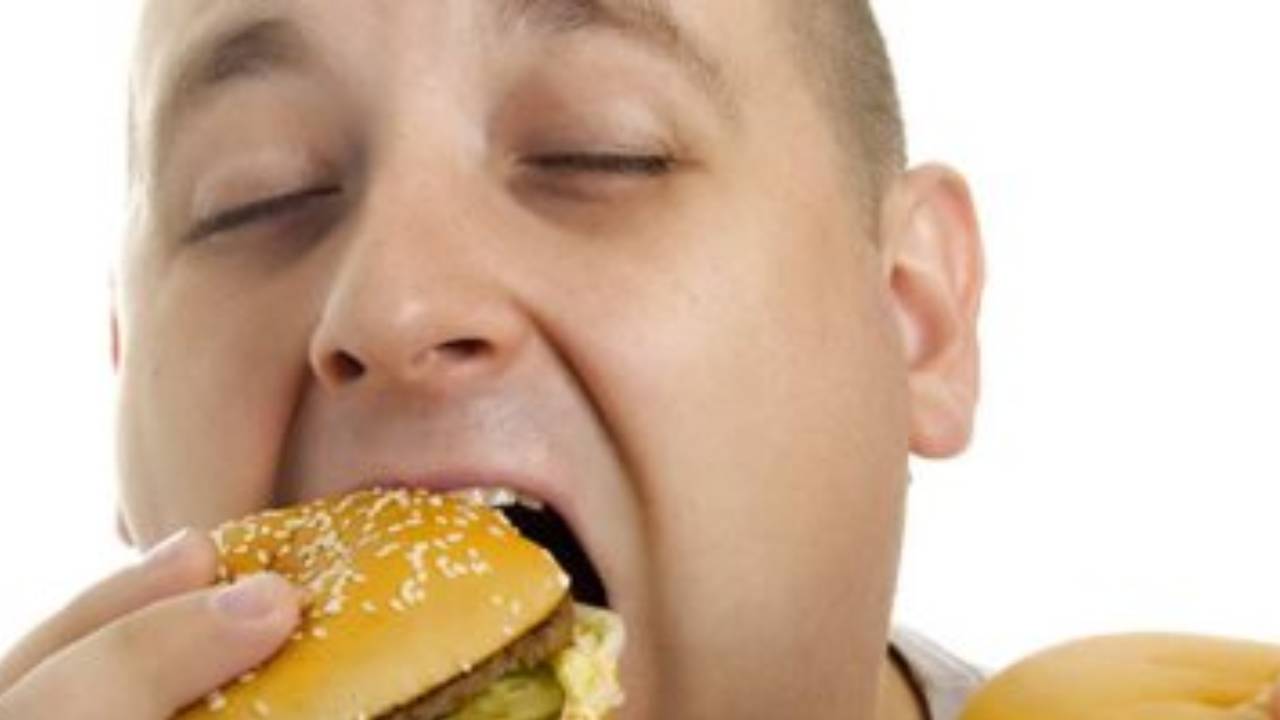 هكذا يمكن التفريق بين الجوع العاطفي والحقيقي