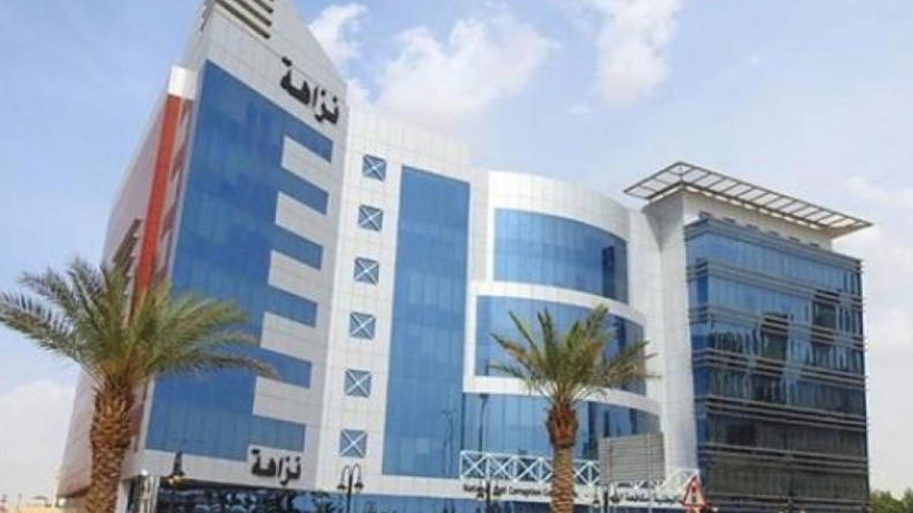 مقيم يعرض رشوة على مسؤول بـ«التعليم» قبل معاقبته بالسجن والغرامة