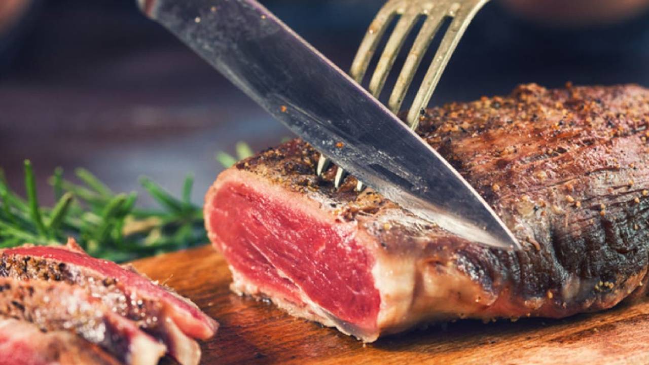 خبيرة التغذية الروسية تكشف الكمية الآمنة من اللحوم الحمراء أسبوعيًّا
