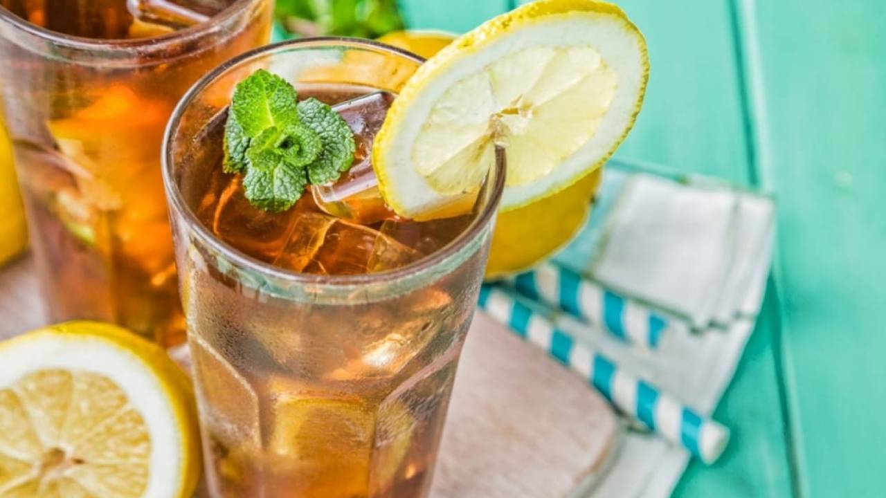 احذر 4 مكونات للشاي المثلج تشكّل خطرًا على صحة الإنسان