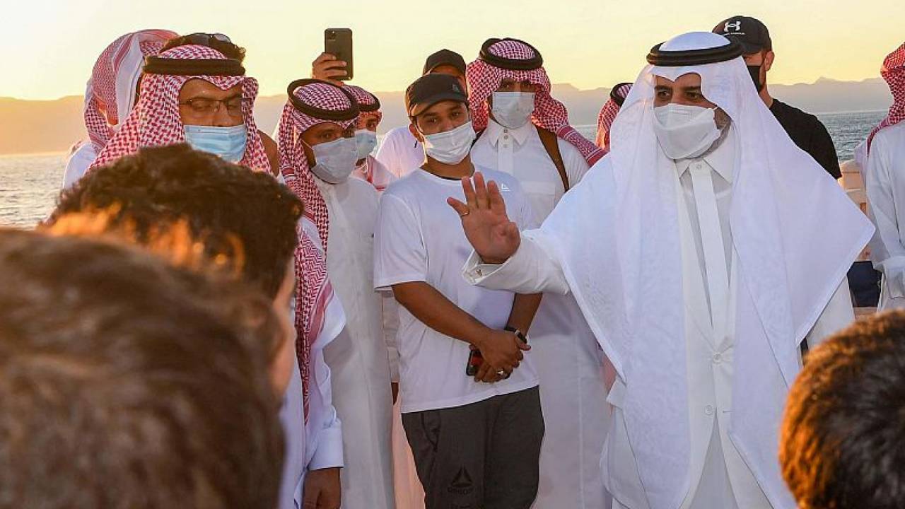 أمير تبوك يبشِّر بـ«نقلة نوعية» في محافظة «حقل» ككل سواحل المنطقة