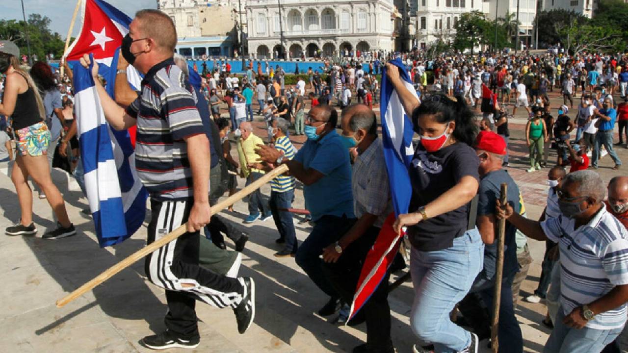 قمع الاحتجاجات يضع 3 مسؤولين كوبيين تحت طائلة العقوبات الأمريكية