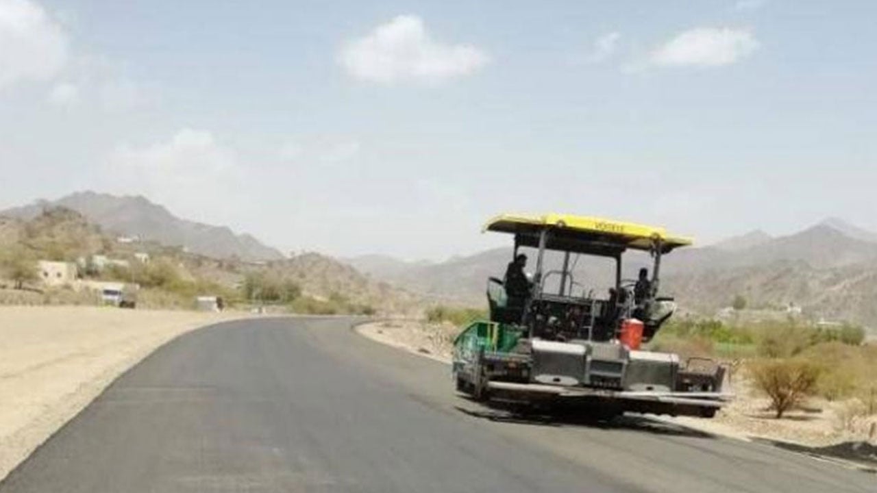 جهود النقل في عسير.. أكثر من 5 آلاف كيلومتر من شبكة الطرق «المميزة»