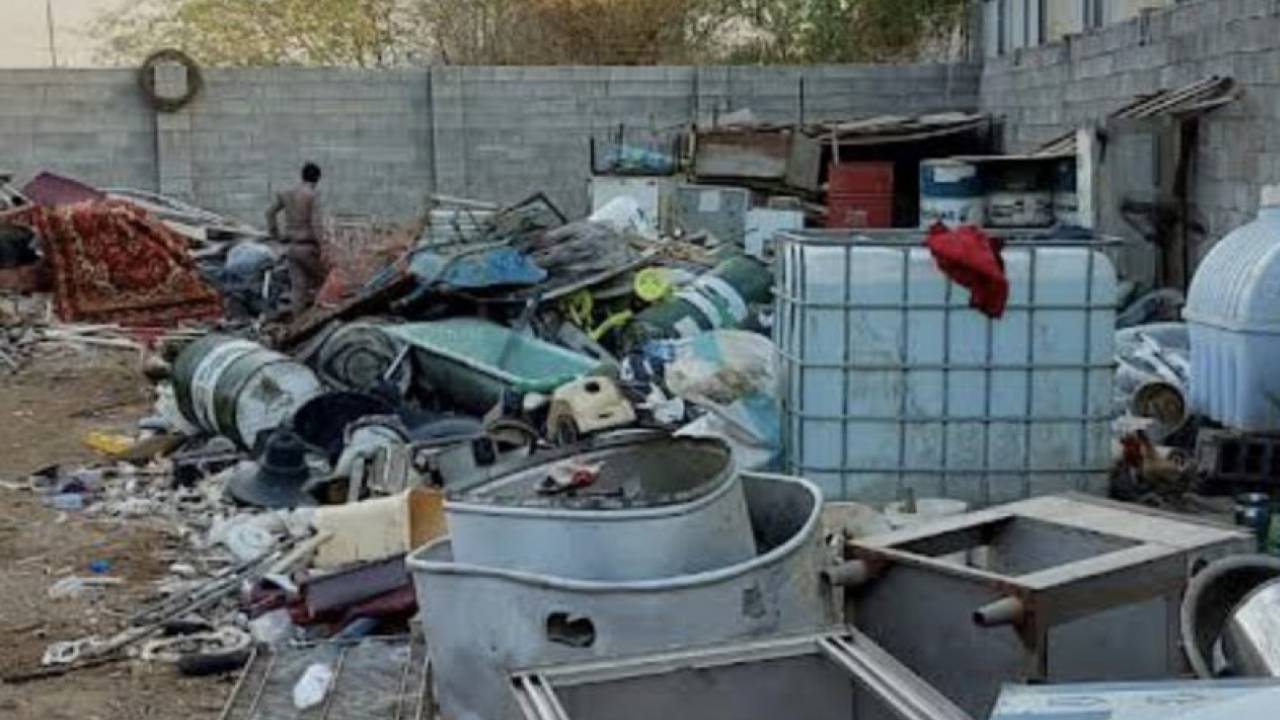 ضبط 5 مستودعات مُخالفة لبيع السكراب والحديد في ملكان بمكة