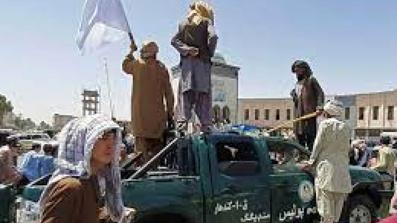 رغم التسليح والعتاد.. كيف انهزم الجيش الأفغاني أمام «طالبان»؟