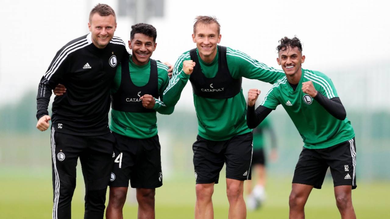 موهوب الفتح يدعم صفوف ليجيا وارسو البولندي حتى صيف 2023