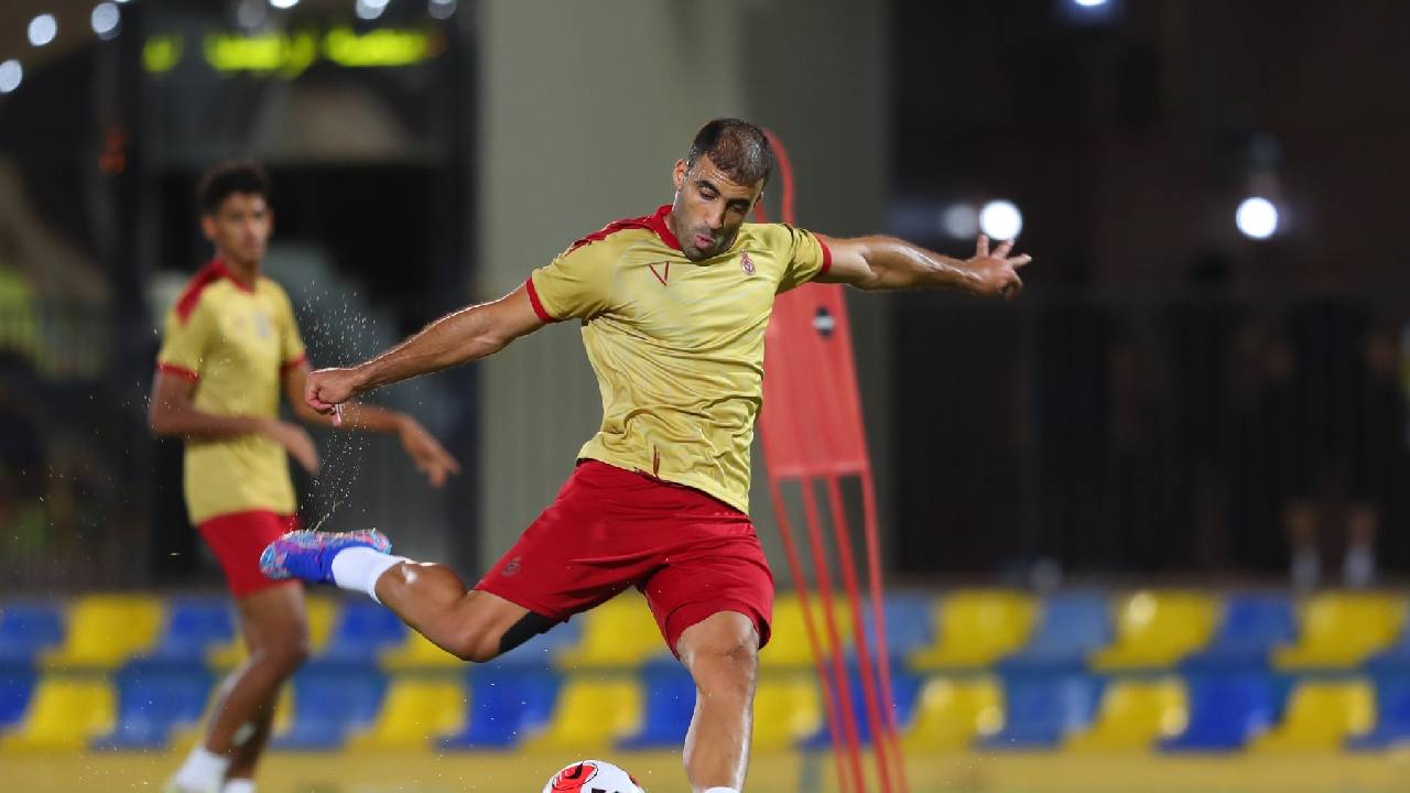 بالفيديو.. مدرب النصر يكتب فصلًا جديدًا في رواية حمدالله