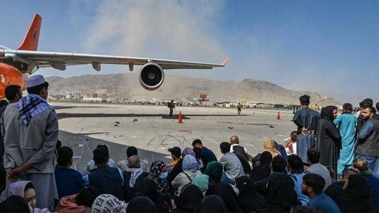 باريس: نتلقى آلاف طلبات الإجلاء من أفغانستان يوميًا.. والوضع معقد بمطار كابل