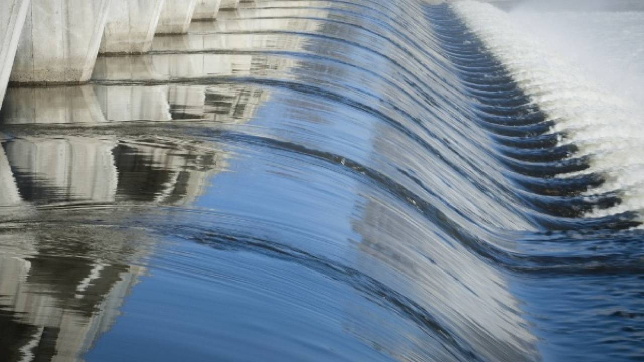 دراسة تكشف إمكانية استخراج الطاقة من الماء