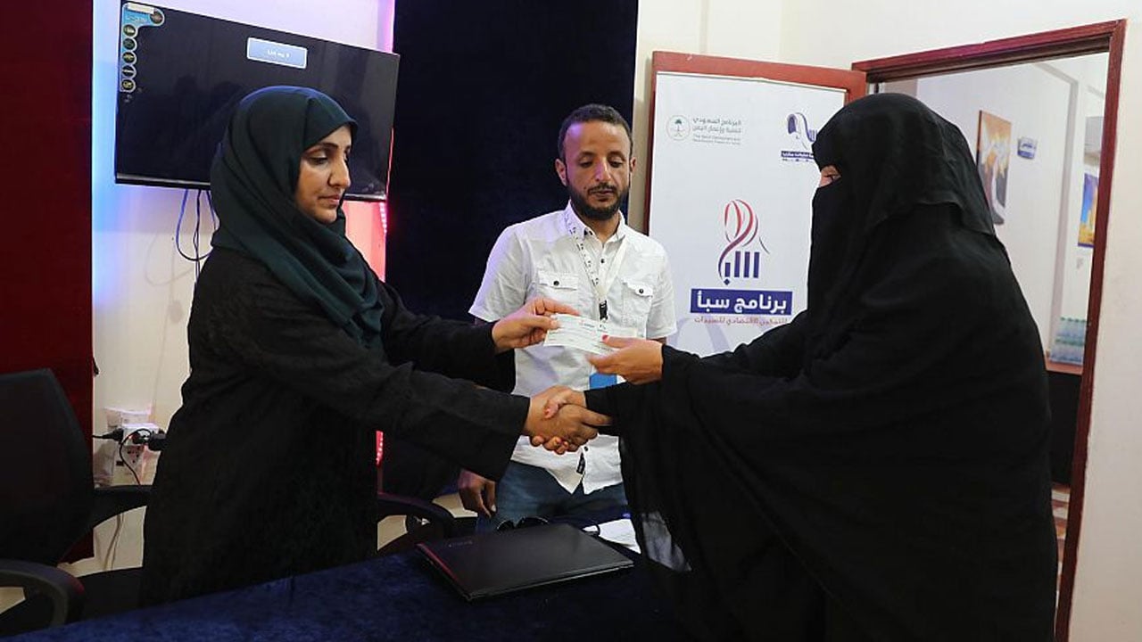 بدعم «إعمار اليمن».. انطلاق المرحلة الأولى من تمويل حاضنة سيدات الأعمال بمأرب