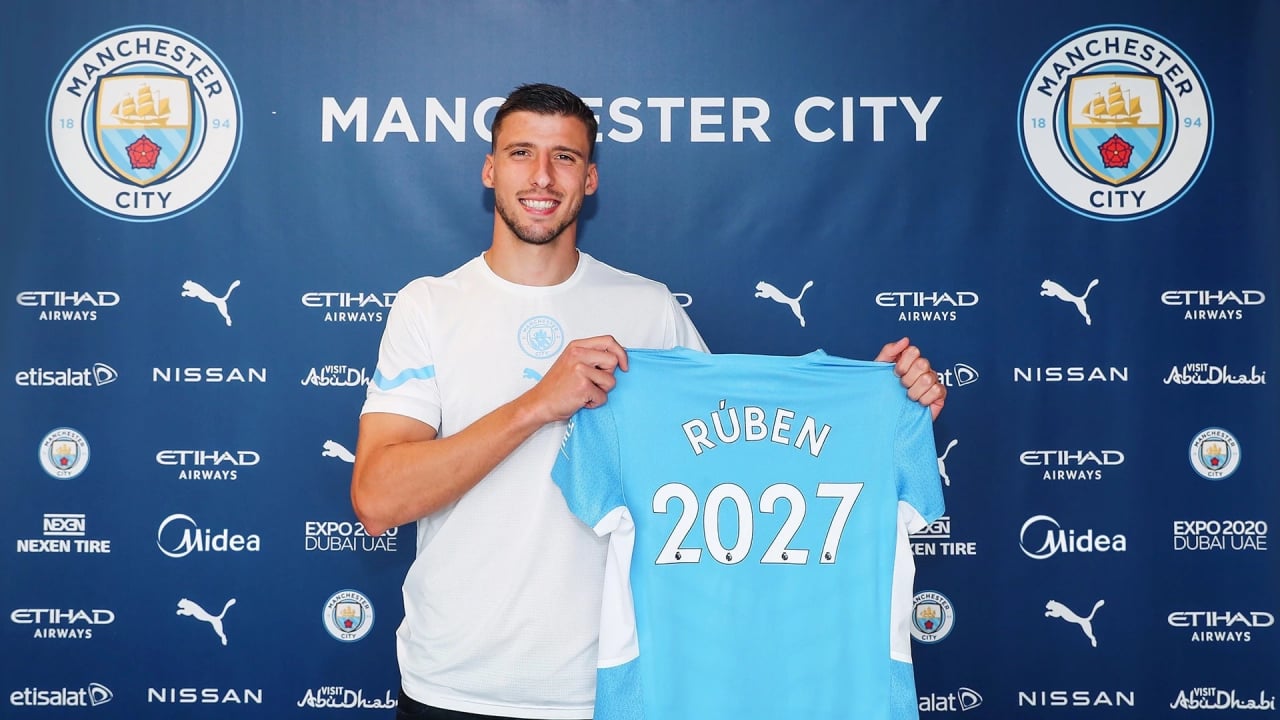 مانشستر سيتي يؤمِّن خط دفاعه بالتجديد مع دياز حتى 2027