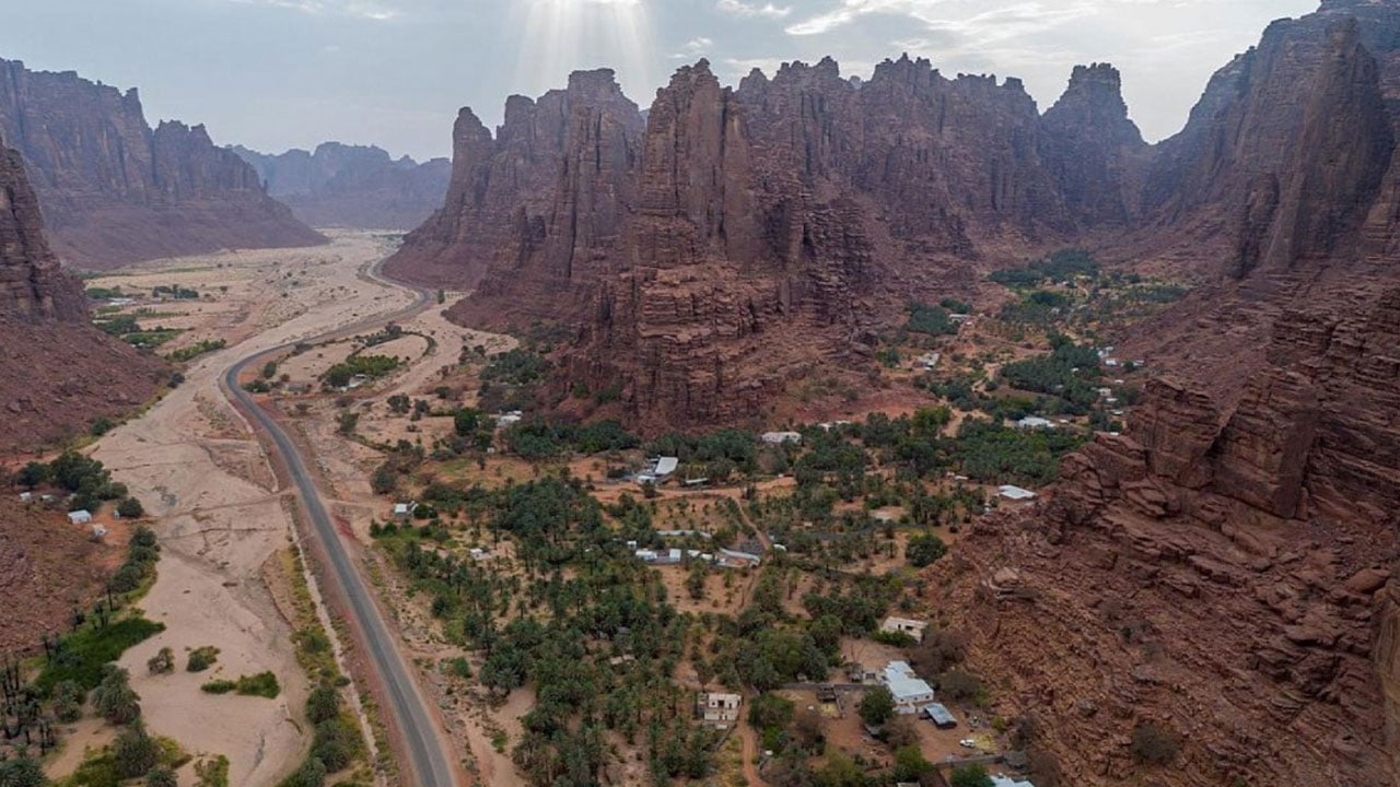 وادي الديسة يأسر زوار تبوك بتضاريسه ومغامراته