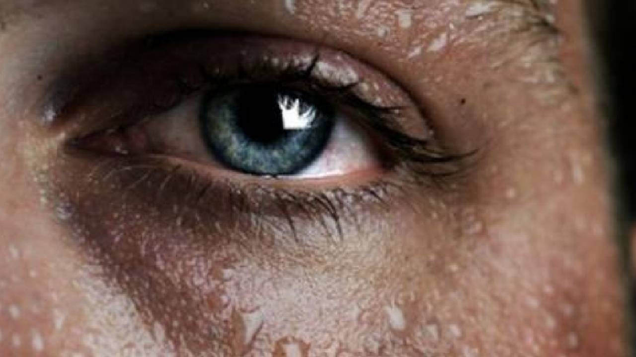 5 أسباب لرائحة العرق الكريهة و4 نصائح لتحسين رائحة الجسم