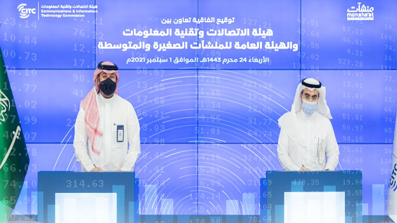 «الاتصالات» توقع اتفاقية مع «منشآت» لدعم رياديّي الأعمال في تطبيقات التوصيل