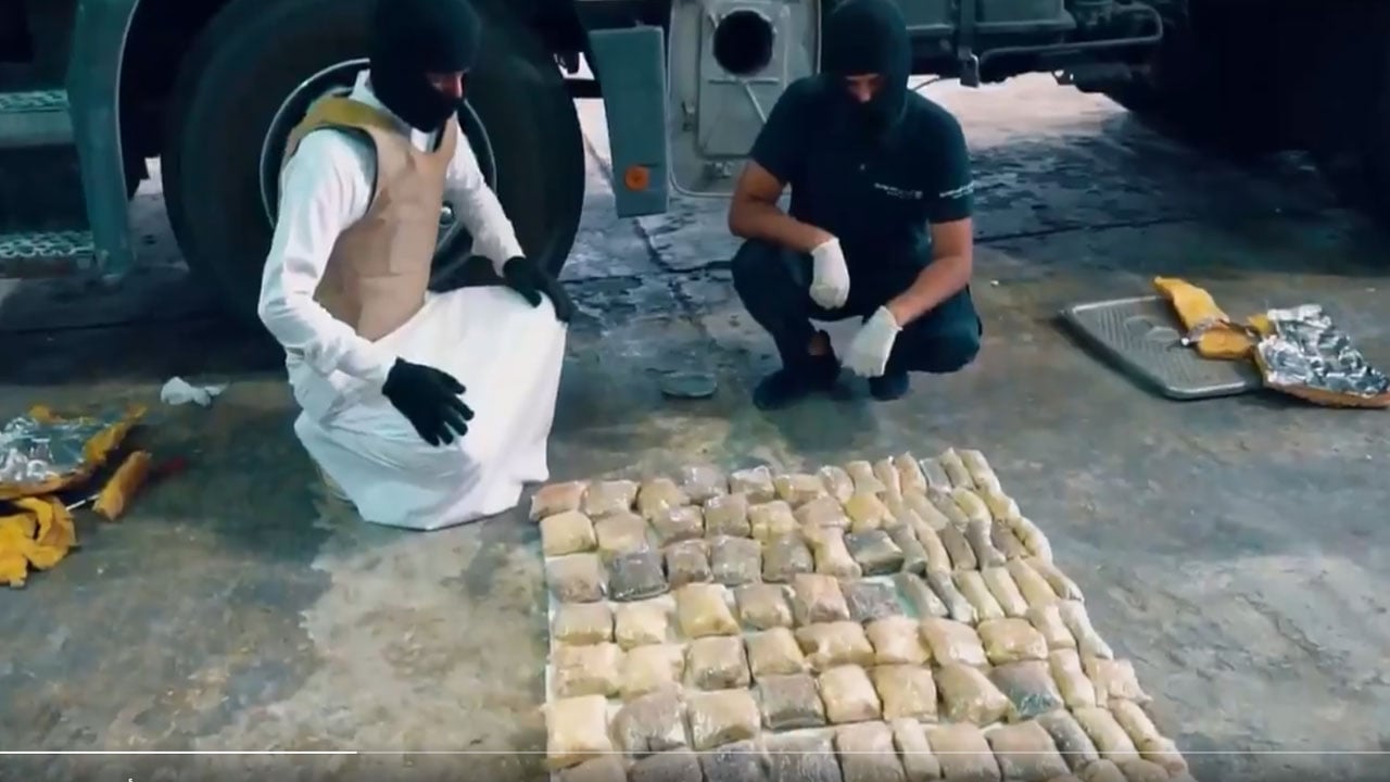 نظام مكافحة المخدرات في السعودية.. 74 مادة تحاصر السموم