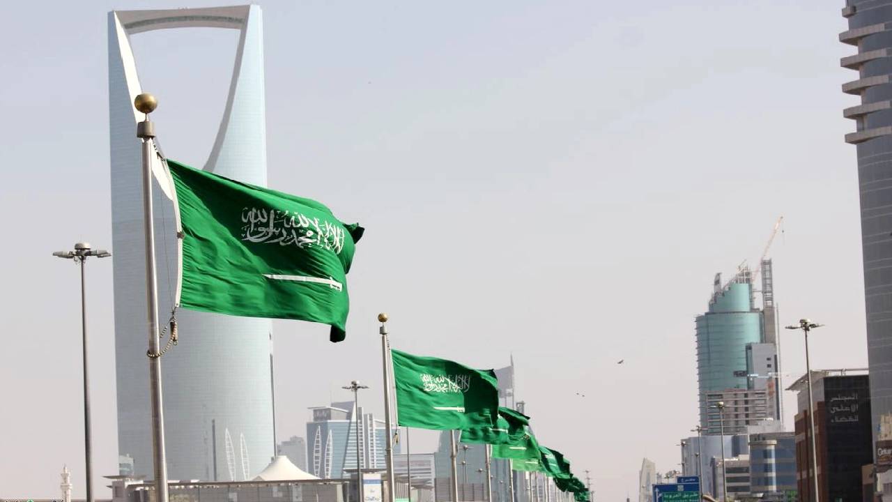 نشرة «عاجل».. السعودية تشارك في مناورات النجم الساطع.. تعديل جديد على نظام خدمة الأفراد