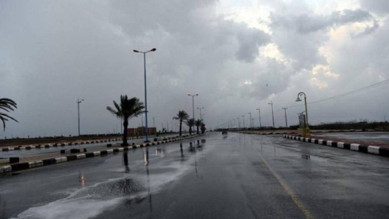 الحربي يتوقع خريطة أمطار اليوم ببعض المناطق في المملكة
